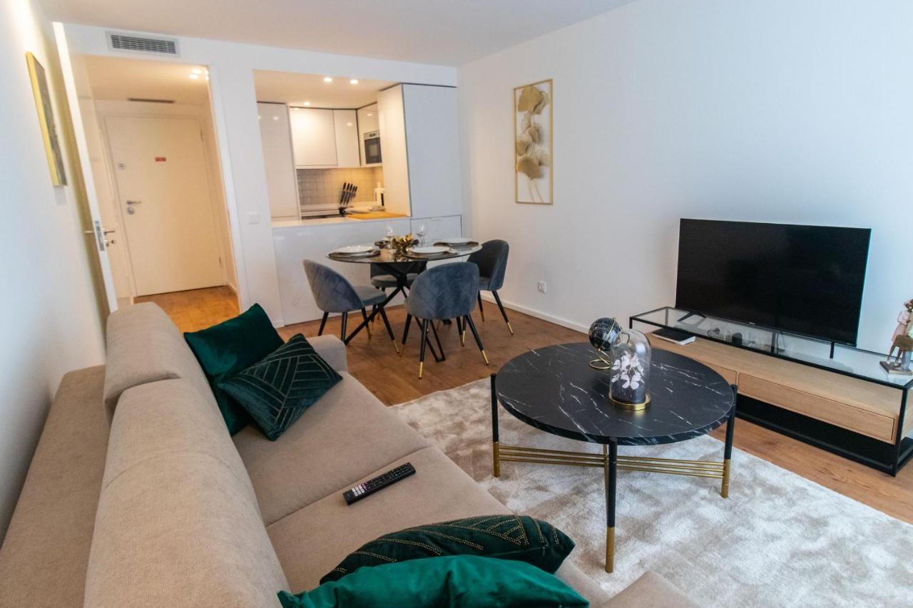 Stunning Apartment W/ Free Parking By Lovelystay Porto Dış mekan fotoğraf